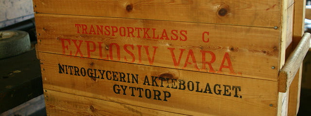 A wooden nitroglycerin crate with warning text in Swedish